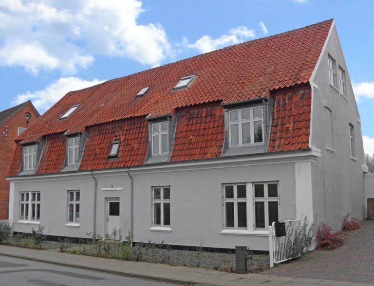 Middagshøjvej 42